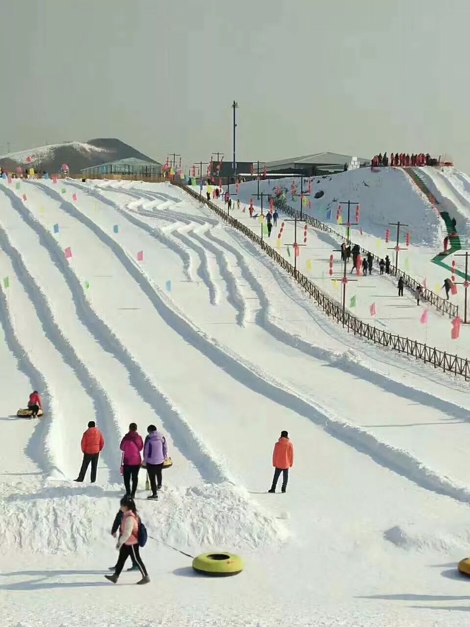 狼牙山雪魔方是一处"娱乐滑雪"冰雪项目.