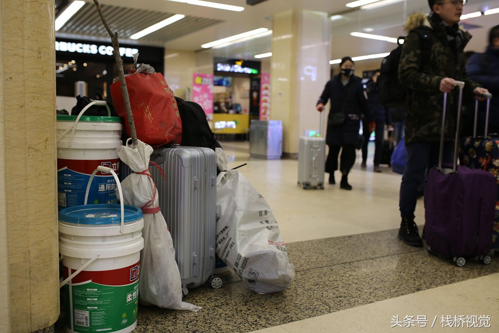 回家过年啦!为期40天的2018年春运启幕,旅客近30亿人次