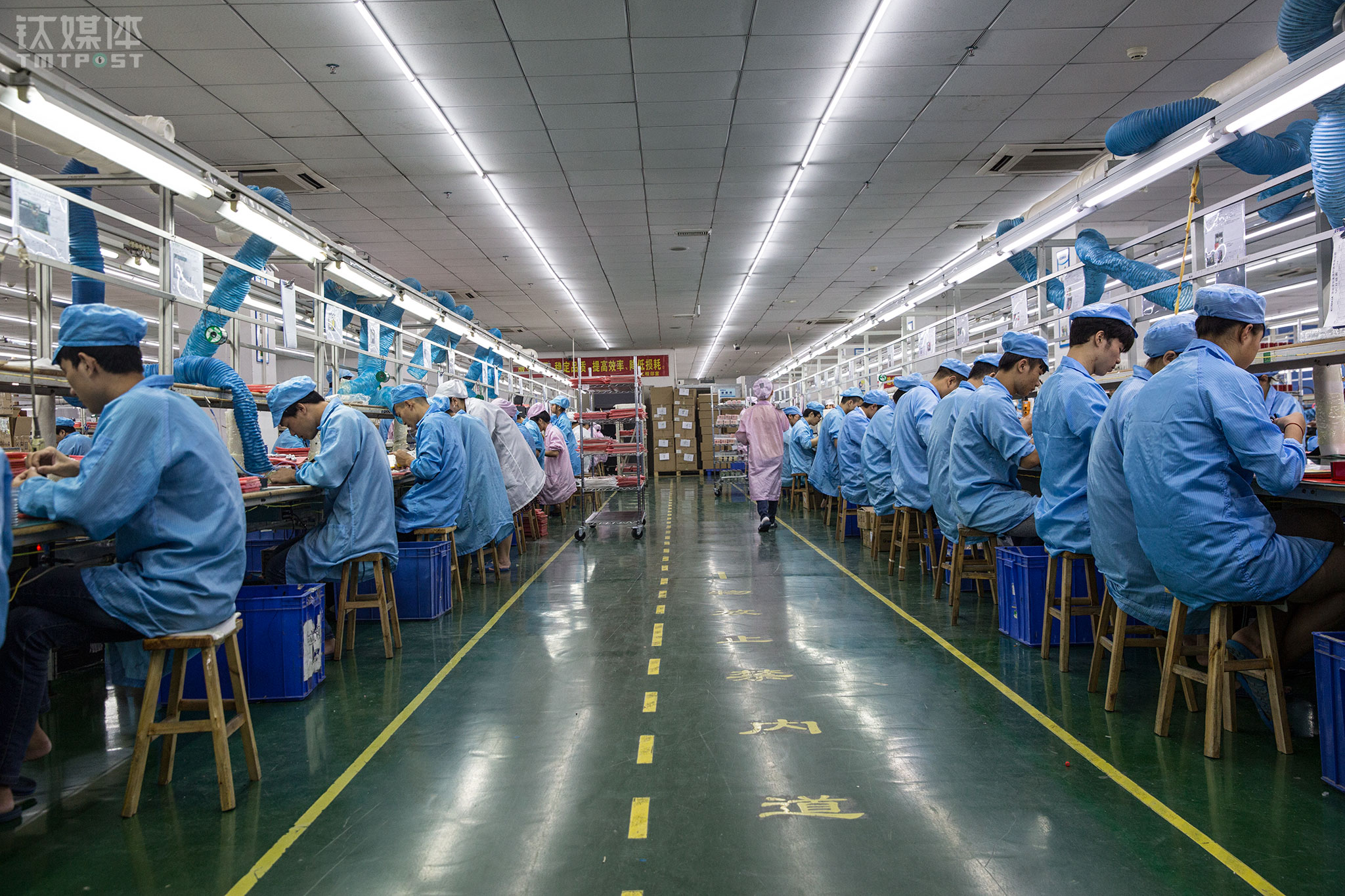 Photo Gallery The Life Of Millennial Assembly Line Workers In China 