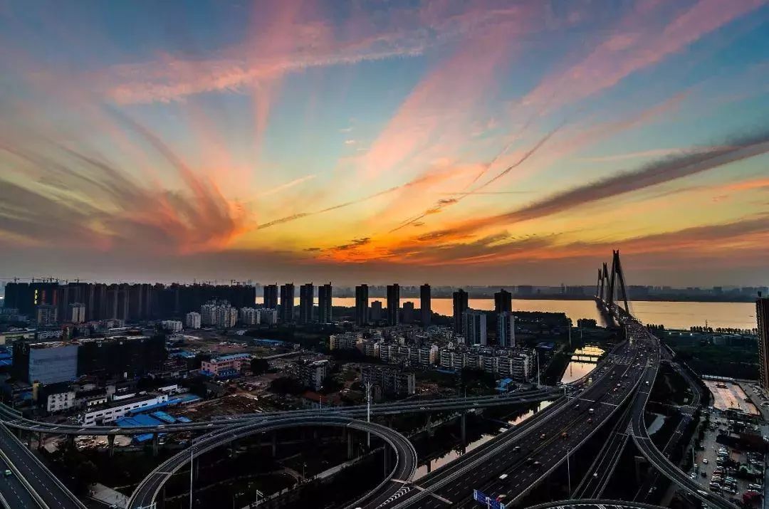 西海岸经济新区经济总量排行_青岛西海岸新区夜景图(2)