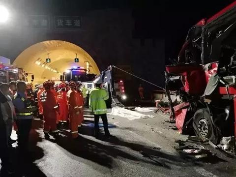 大客车碰撞隧道事故造成36人死亡. 图片来源:新华社