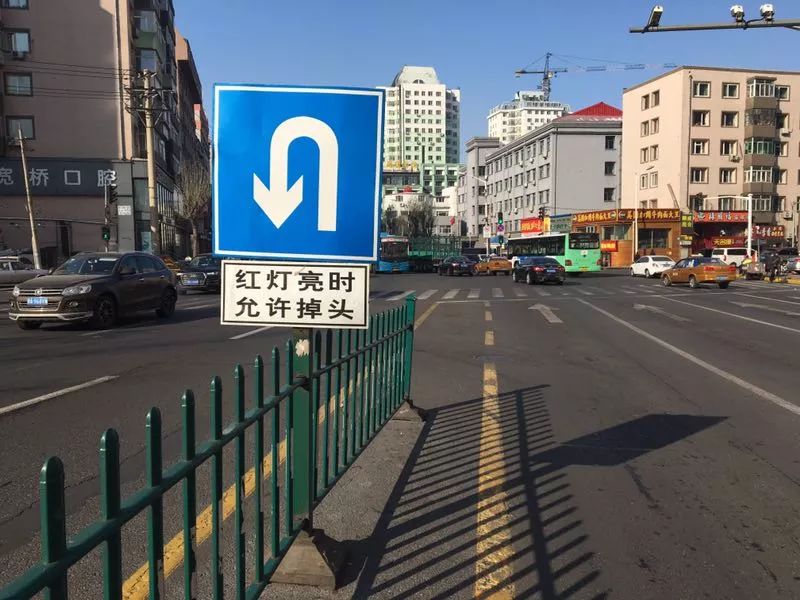 这个路口"红灯时掉头"禁止左转,小心挨罚!