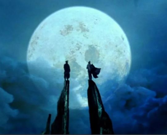 张柏芝演的女神孤月大师,武器就是一轮弯月.