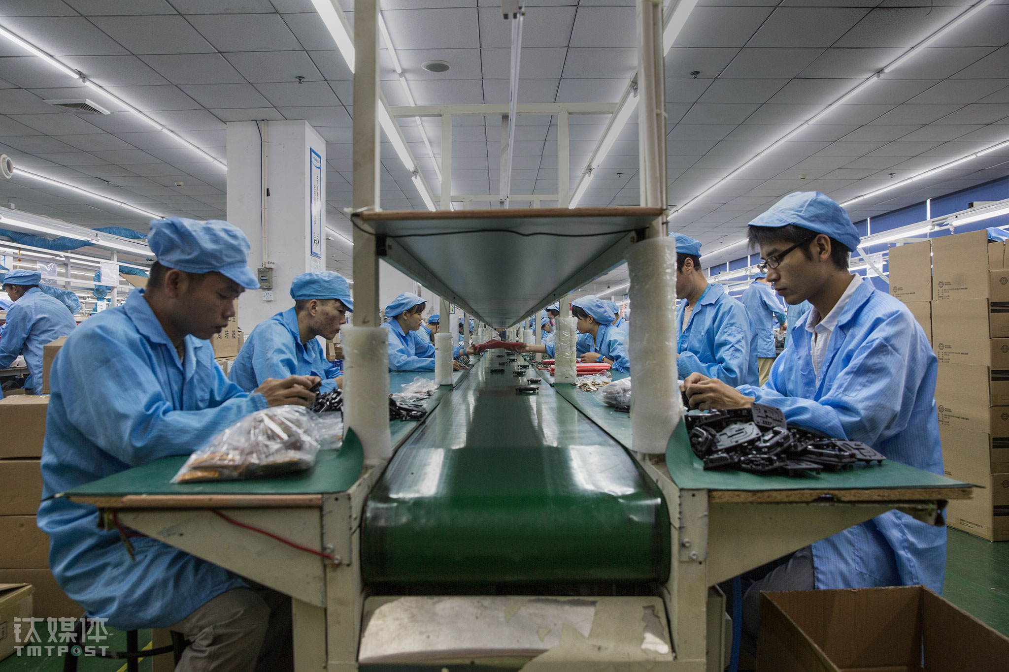 photo-gallery-the-life-of-millennial-assembly-line-workers-in-china