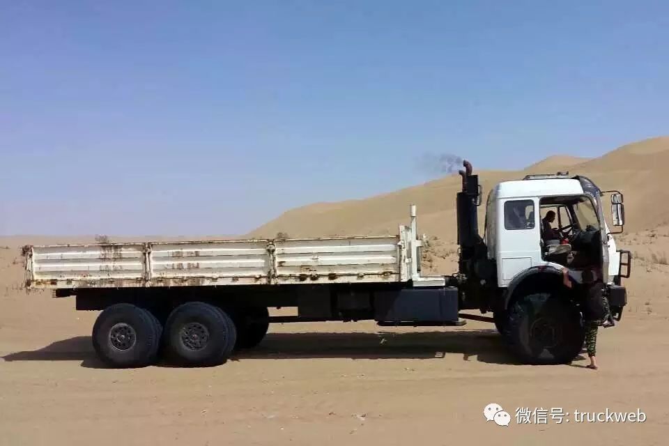 奔驰ng3236 6x6沙漠运输车