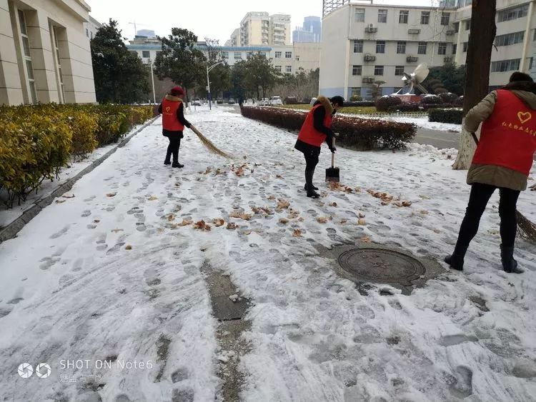 会员缘安居物业▏扫雪除冰无问西东我们一直在您身边