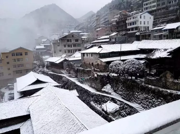 楠溪江畔积雪结冰路难行朋友圈里的雪景却是要赏的美图多多