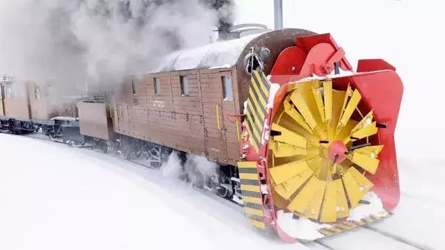 世界上最霸气的火车,装着螺旋桨,在雪崩后开道