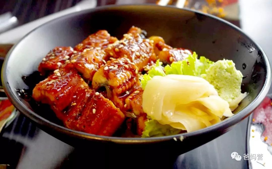 鲜嫩味美,入口即化,充满幸福感的日式鳗鱼饭,让挑剔的美食家都只剩