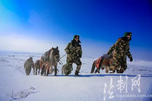 镜像 踏雪巡边,戍守边疆的军人们