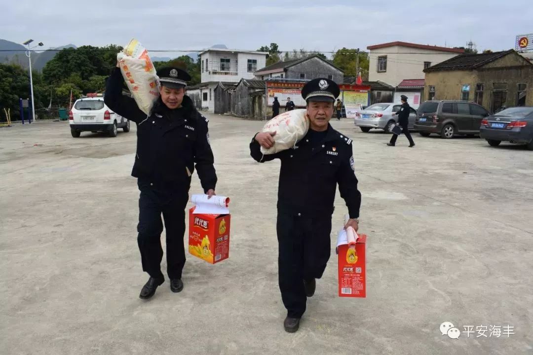 挥毫送祝福续写警民情海丰县公安机关举办警民携手共建平安送春联活动