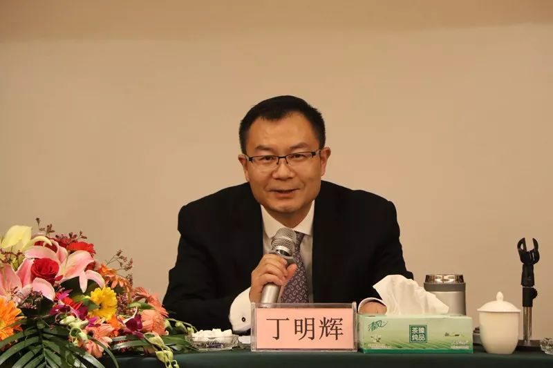 会上,西南地区公司董事长丁明辉作了重要讲话,对过去公司嘎糜 正文