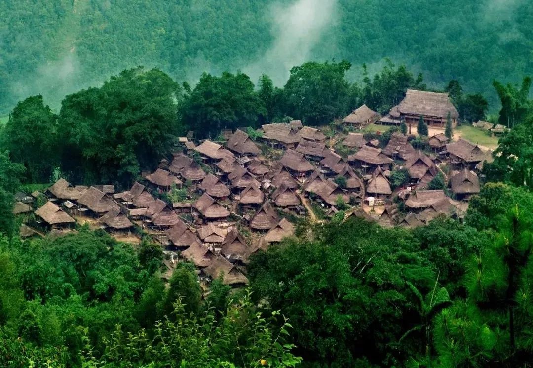 旅游 正文  阿佤山沧源位于云南临沧的西南边陲,是著名的佤乡,一个