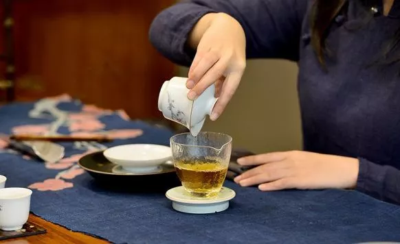 茶百科 | 品茶时的"水味"究竟是怎么回事?