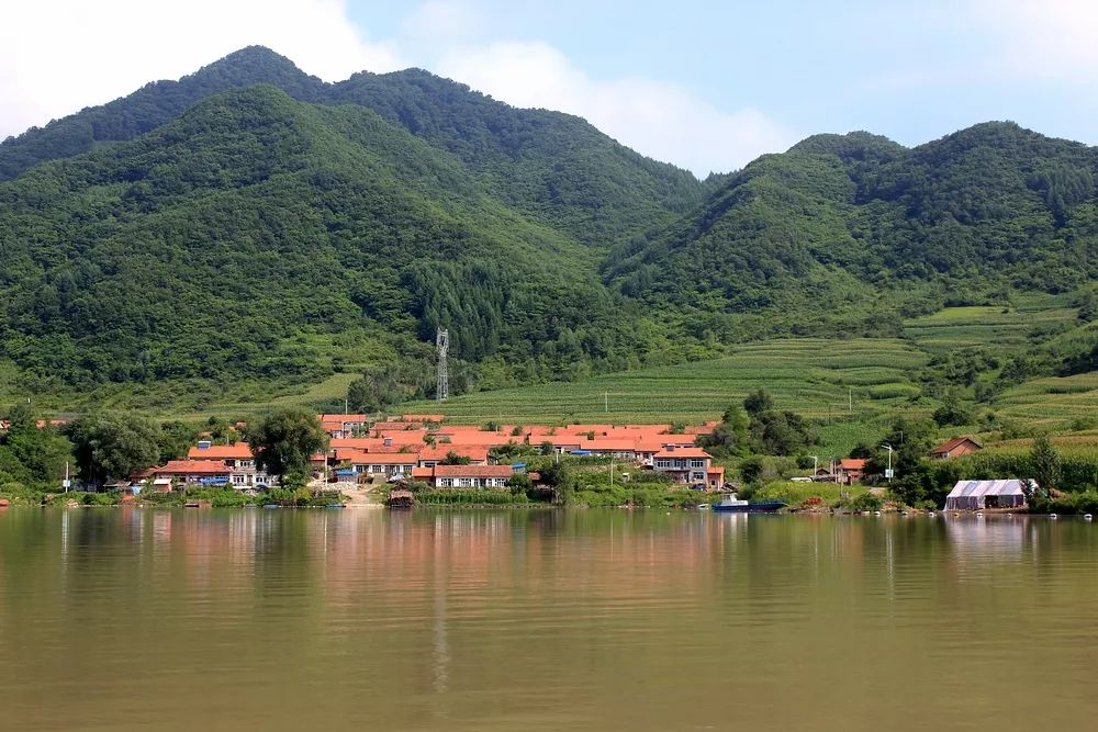 地址:辽宁省丹东市宽甸满族自治县青山沟镇内辽阳石洞沟位于辽阳市