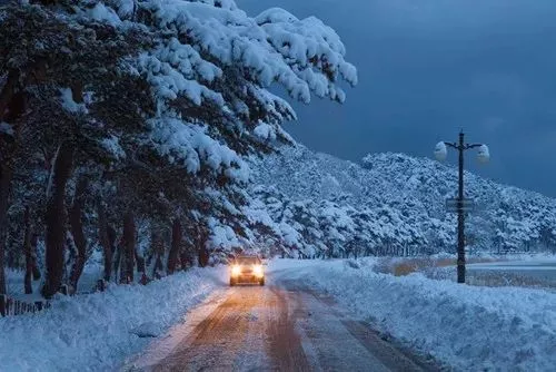 大雪天,你的车还在外面,怎么办?