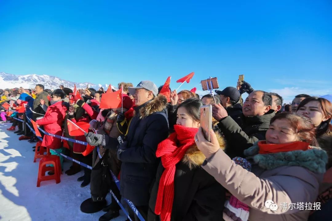 嗨翻全场!五万人齐聚!今天,赛里木湖冰雪季,火热开场!