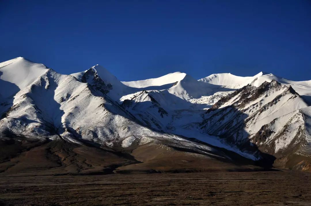 这样的? 昆仑山,又称昆仑虚,中国第一神山,万祖之山,昆仑丘或玉山.