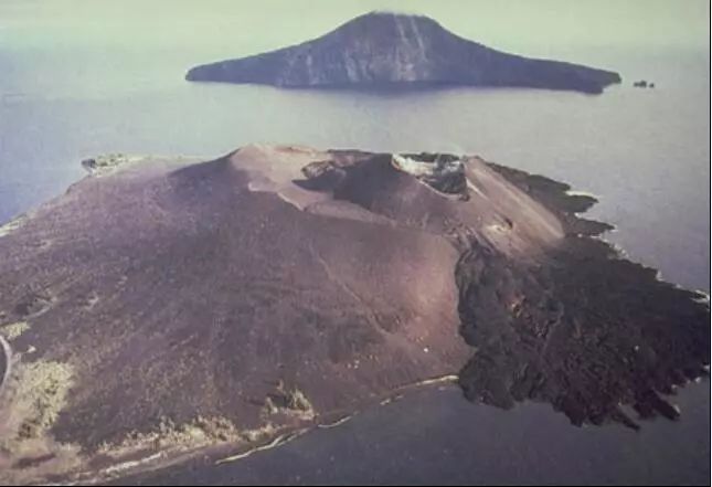 火山喷发会降温的说法也是有例证的:1815年印尼坦博拉火山喷发,导致