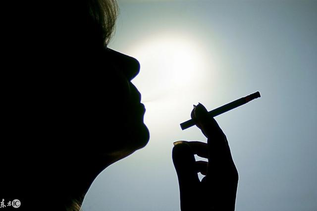 一项涉及30万人的研究显示,孤独感的危害等同于酗酒或每天吸烟15支