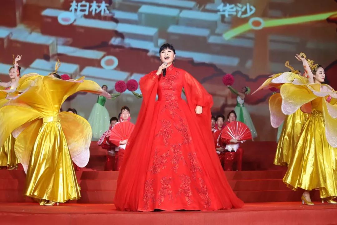 殷秀梅独唱《好一个中国大舞台》