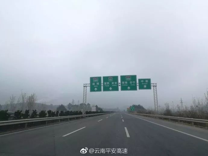 【昆明交警】路况信息截至2月4日12时00分,昆曲高速,嵩昆高速道路结冰