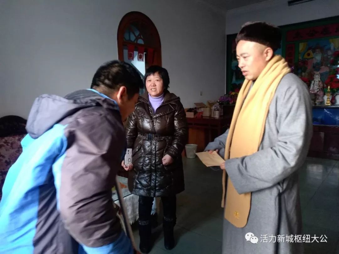 2日3日下午,海安广福寺达霖大师及义工一行来到大公镇慰问少数民族