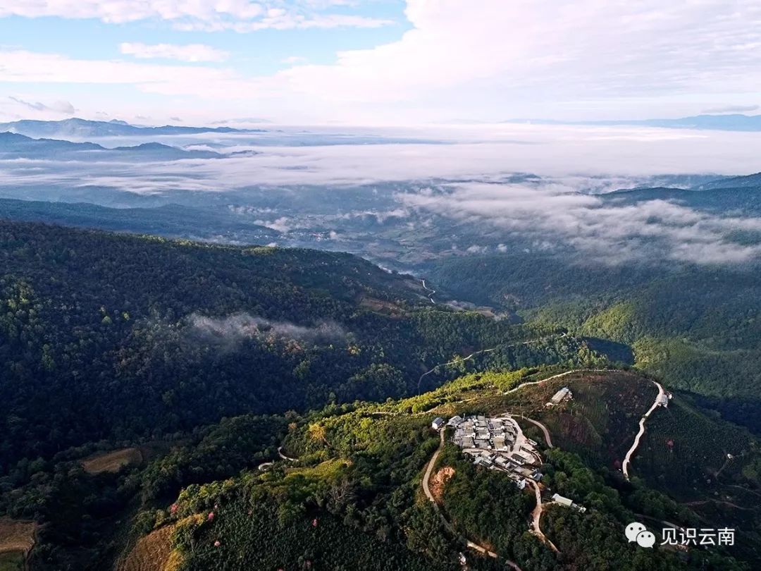 航拍困鹿山的风景