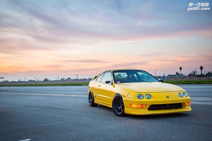 改装版姜黄色2000讴歌integra type r