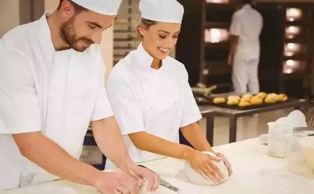 餐饮分析丨未来餐饮行业,厨师的前景在哪里?