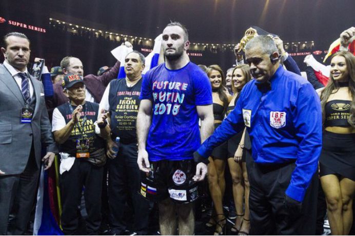 世界拳击超级系列赛加西耶夫KO进决赛，将与尤西克争千万大奖