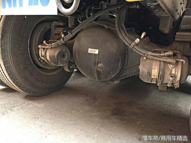 驾驶座带安全气囊庆铃厂实拍原装进口右舵版vc468x4载货车