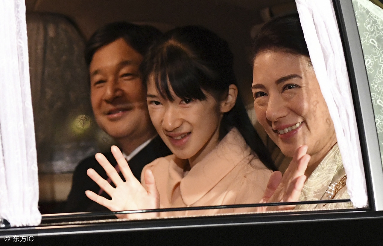 正文 当地时间2016年12月23日,日本东京,爱子公主跟父母皇太子德仁,皇