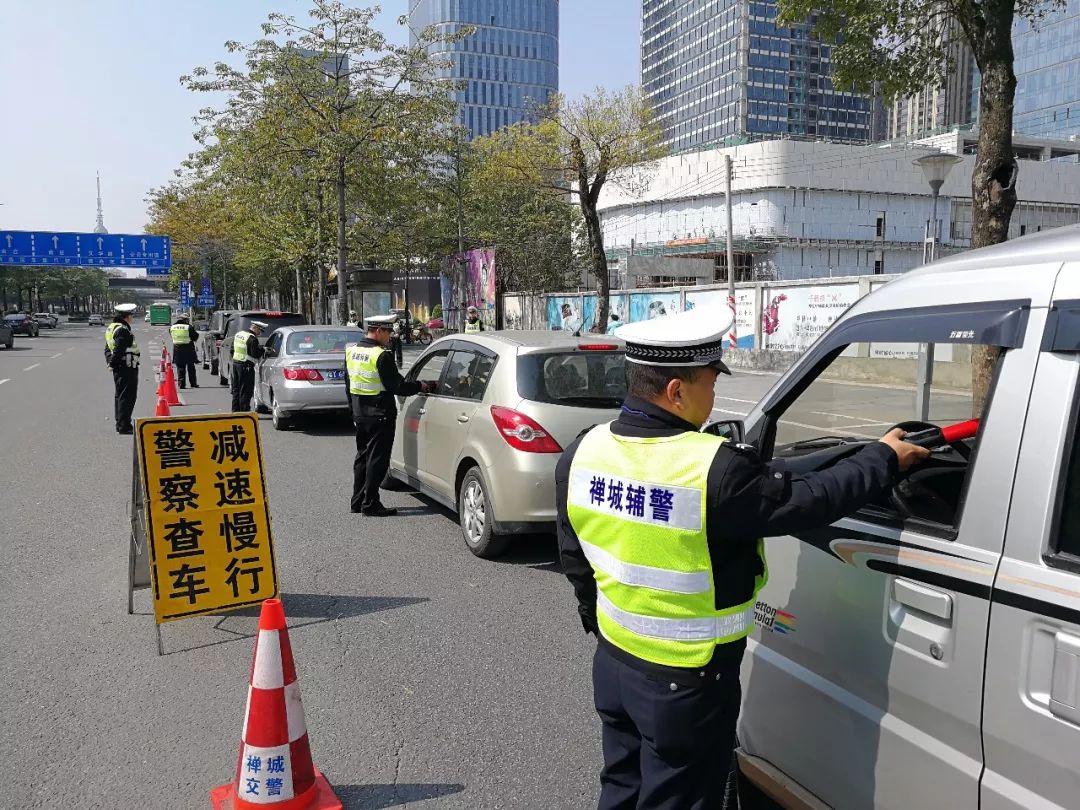 快快打住这种侥幸心理 别以为小编不预告查酒驾交警就没有行动 别以为