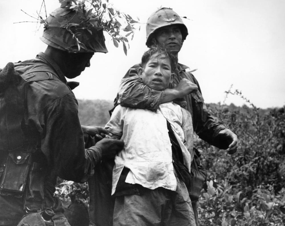 这是近日新曝光一组越南战争旧照,从这组照片中可以再次感受到那场