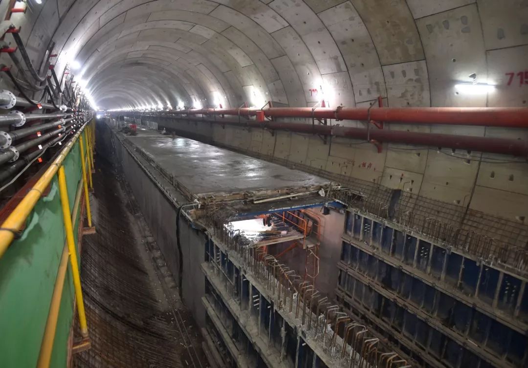 直击武汉地铁7号线越江隧道施工现场上面走汽车下面跑地铁