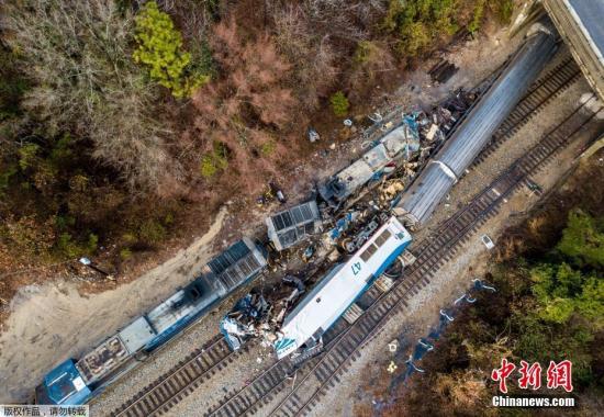 美南卡罗来纳州发生铁路交通事故 致2人死亡逾百伤