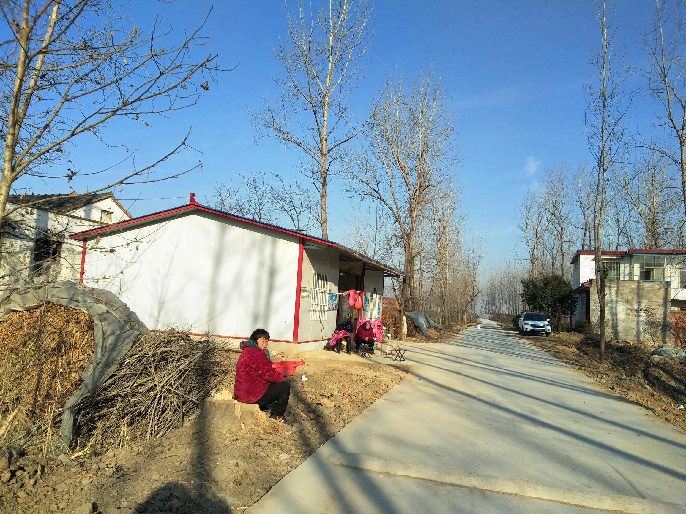 驻马店乡村集市实拍,快到年关依旧冷冷清清