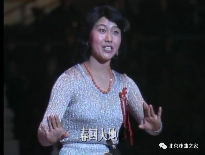 33年前虎美玲汪荃珍和小香玉参加央视春晚唱响豫剧