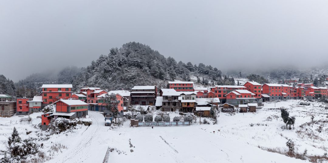 (万隆花坝雪景)