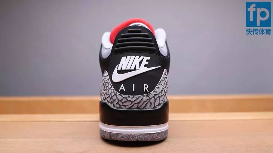 后跟的"nike air"logo,是众多鞋迷难以割舍的情怀