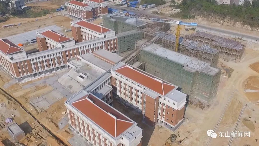 东山县文昌学村建成后,将于2018年9月份投入使用,是我县首个九年一贯
