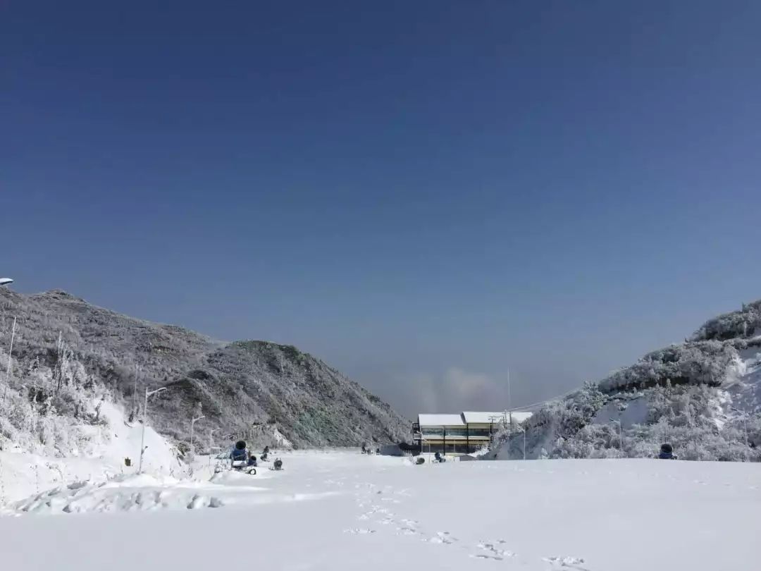 七星岭滑雪场包含初级滑雪道,雪圈滑道,冰雪diy,欢乐戏雪区,雪具大厅