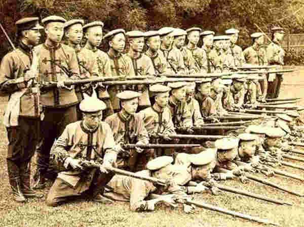 当时清军装备了型号繁多的步枪,只要当时国际有些名气的步枪,清军都