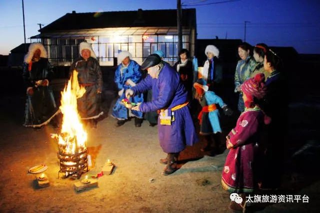 蒙古族认为农历腊月二十三是火神密仁扎木勒哈降生的日子,崇拜火的蒙