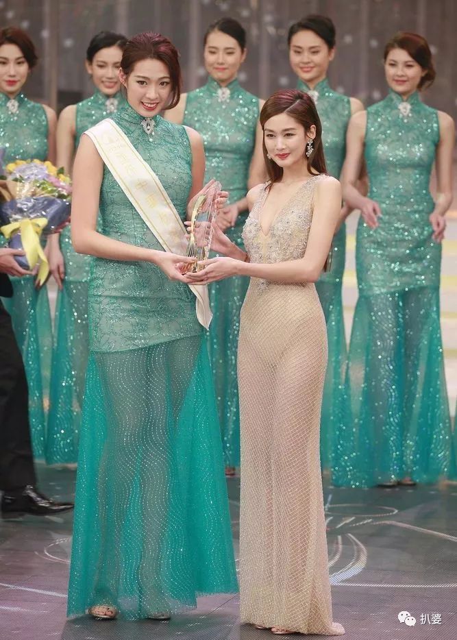季军:香港小姐冠军雷庄儿 颁奖给她的岑丽香美多惹. 最后重点讲一讲