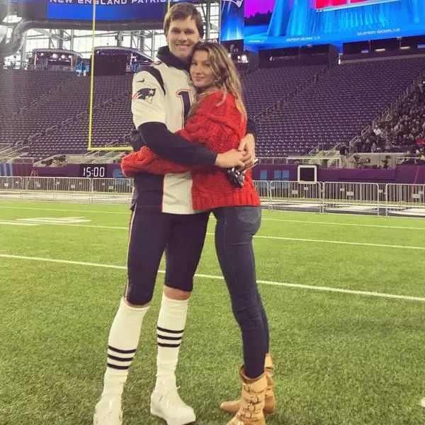 吉赛尔·邦辰 (gisele bundchen) 和老公汤姆·布兰迪 (tom brady)