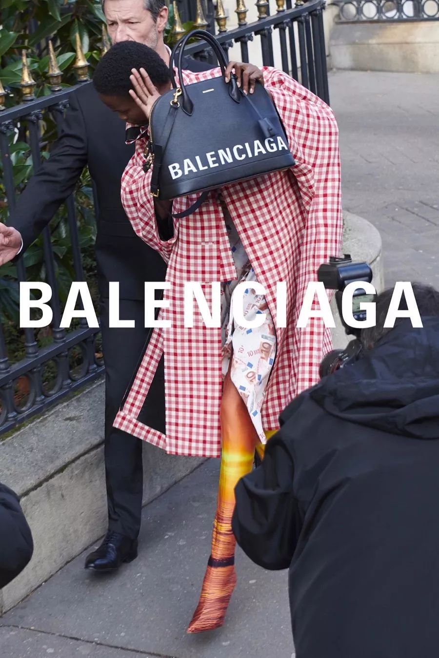 balenciaga | 狗仔偷拍 & 欲擒故纵?巴黎世家这操作秒啊!