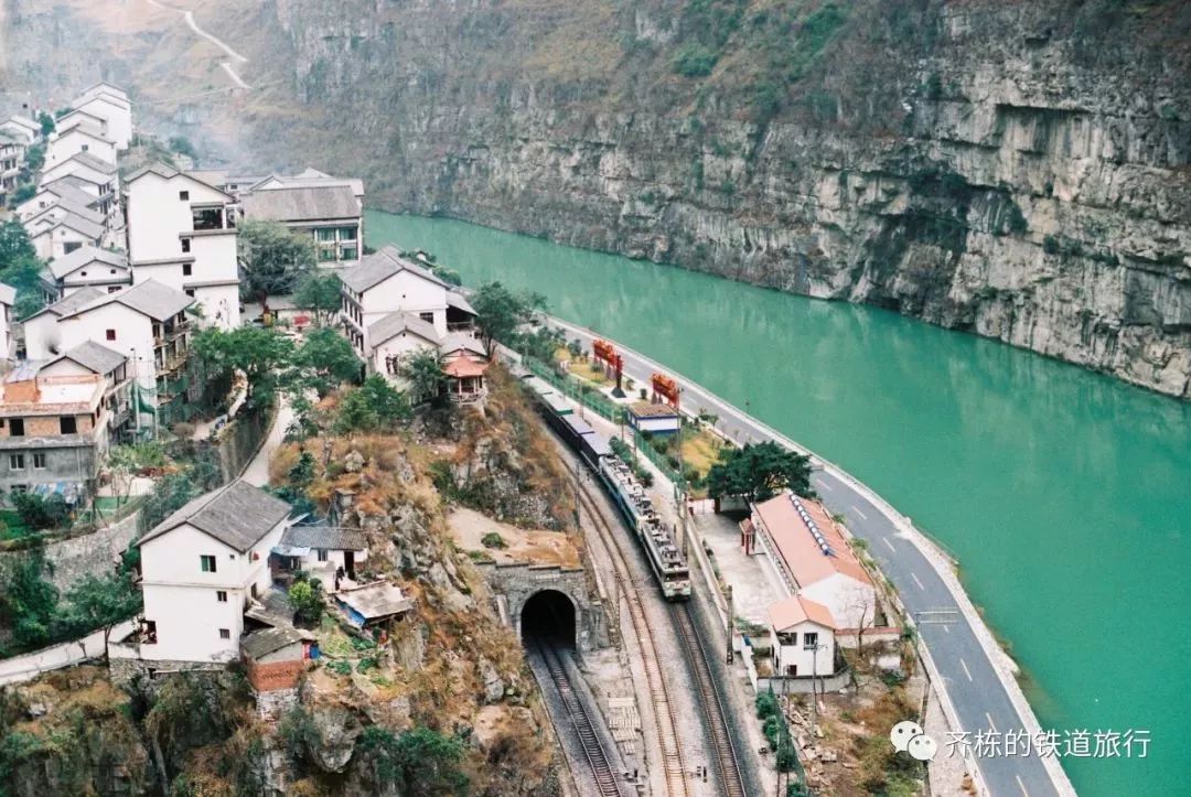 关村坝,大渡河以及胜利村的美景