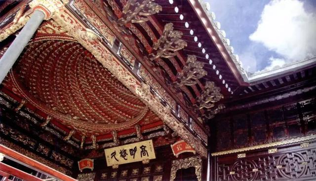 中国古建筑具有自己鲜明的特色.